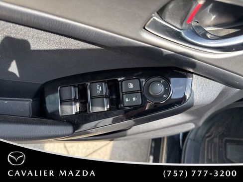 Used 2018 MAZDA MAZDA3 Sport w/ Preferred Equipment Package FWD image 12