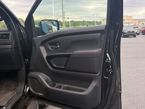 Used 2024 Nissan Titan PRO-4X w/ Pro-4x Convenience Package AWD/4WD image 13