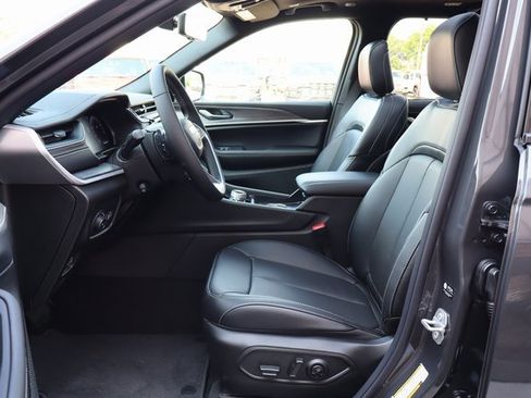 New 2025 Jeep Grand Cherokee Limited w/ Luxury Tech Group II image 11