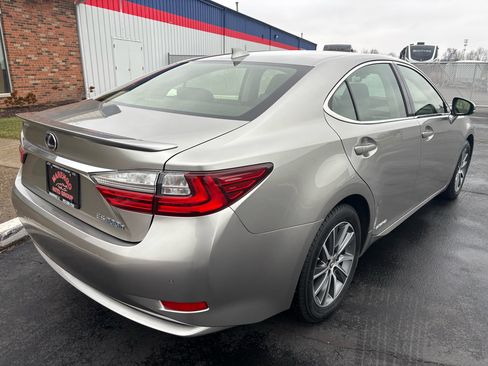 Used 2017 Lexus ES 300h image 3