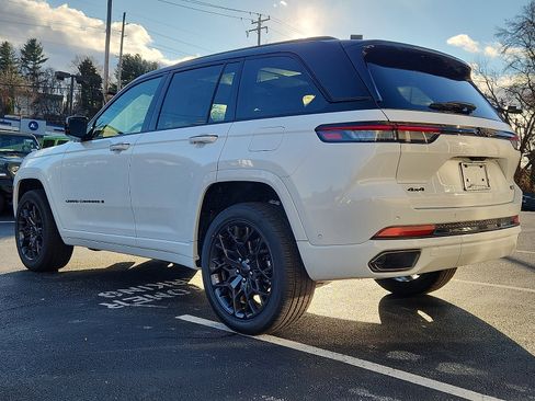 New 2025 Jeep Grand Cherokee Summit w/ Obsidian Package image 3