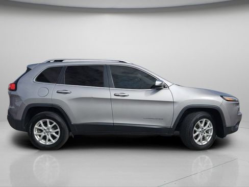Used 2017 Jeep Cherokee Latitude w/ Comfort/Convenience Group image 23