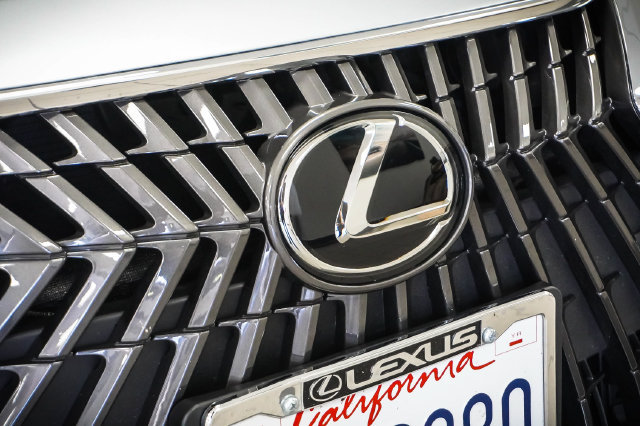Certified 2025 Lexus ES 300h w/ Premium Package FWD image 28