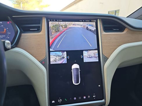 Used 2020 Tesla Model X Long Range image 25