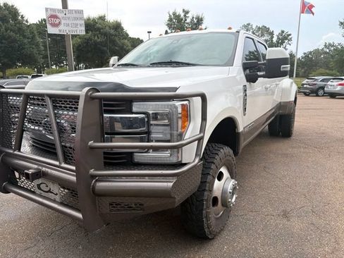 Used 2019 Ford F350 King Ranch w/ King Ranch Ultimate Package AWD/4WD image 2