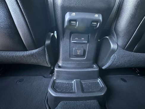 Used 2019 Jeep Wrangler Unlimited Sahara AWD/4WD image 16