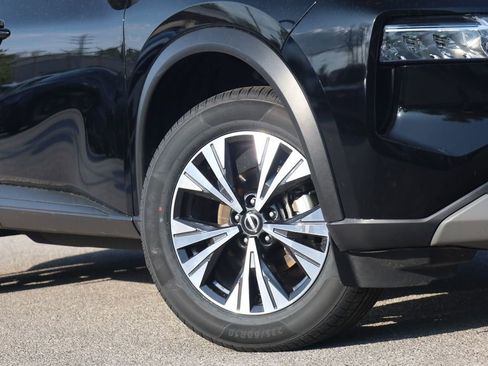 Used 2022 Nissan Rogue SV AWD/4WD image 3