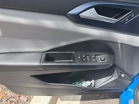 Used 2023 Volkswagen Taos SE image 18