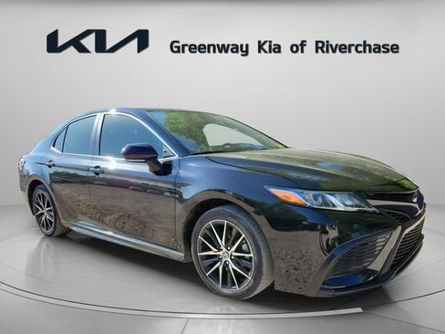 Used 2024 Toyota Camry SE image 1