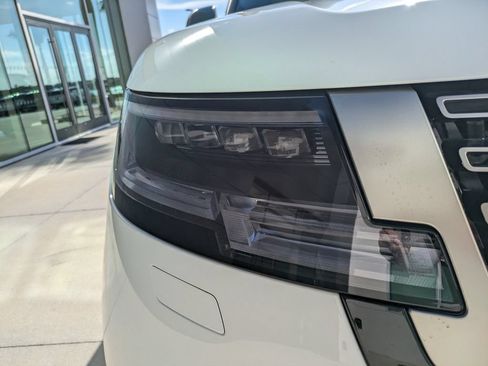 New 2026 Land Rover Range Rover SE AWD/4WD image 9