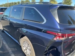 Used 2025 Toyota Sienna XLE FWD image 4