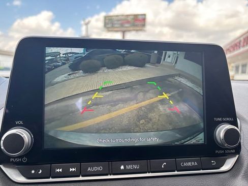 Used 2024 Nissan Sentra SV FWD image 26