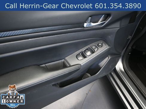 Used 2024 Nissan Altima 2.5 SV FWD image 11