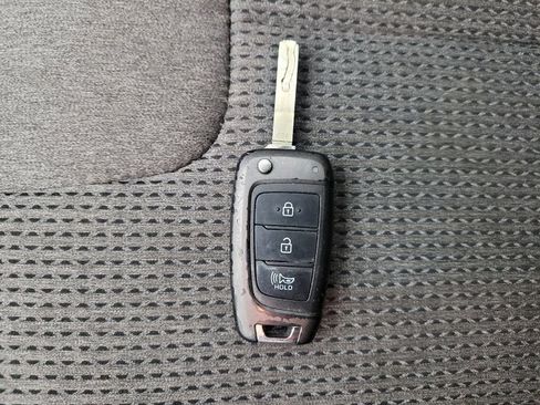 Used 2020 Hyundai Santa Fe SE AWD/4WD image 32