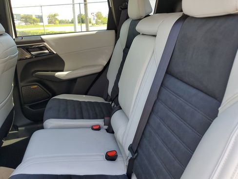 New 2026 Mitsubishi Outlander LE FWD image 8