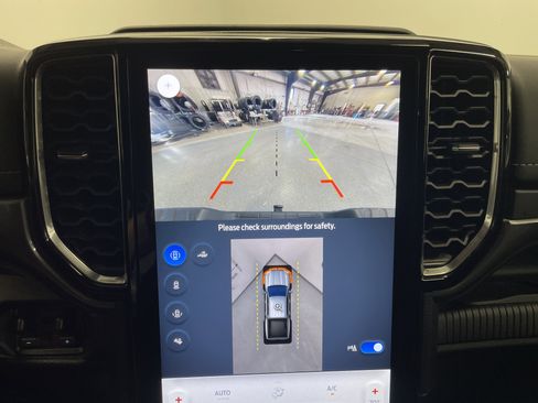 Used 2024 Ford Ranger Lariat w/ Advanced Towing Package image 11