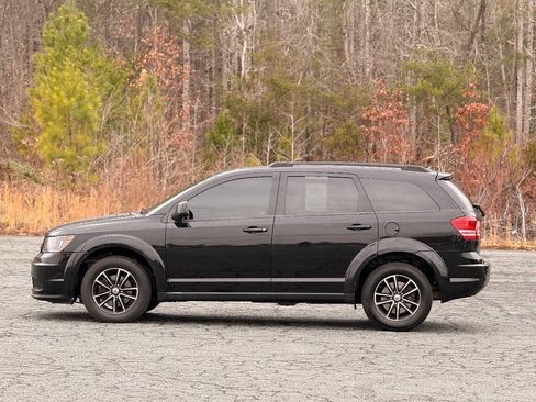 Used 2018 Dodge Journey SE w/ Blacktop Package image 18