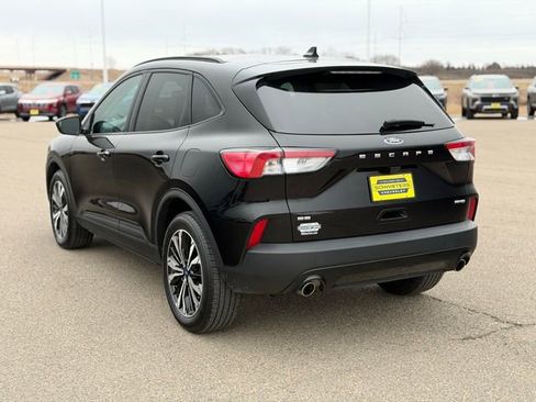 Used 2022 Ford Escape SE w/ SE Sport Appearance Package image 8