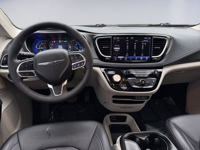 Certified 2024 Chrysler Pacifica Select