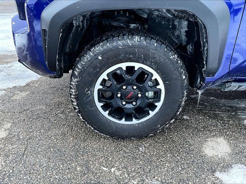 Certified 2025 Toyota Tacoma TRD Off-Road image 4