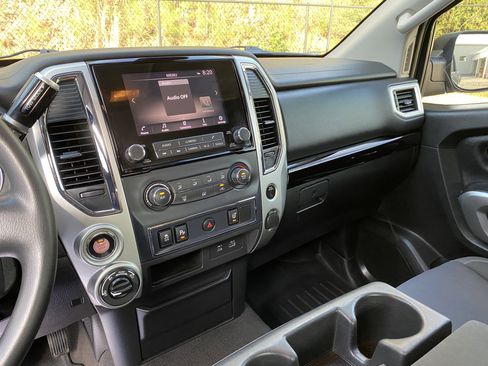 Used 2021 Nissan Titan SV AWD/4WD image 24