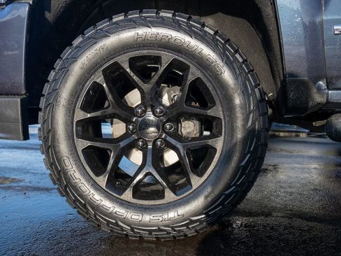 Used 2018 Chevrolet Silverado 1500 LTZ Z71 w/ Centennial Edition image 2