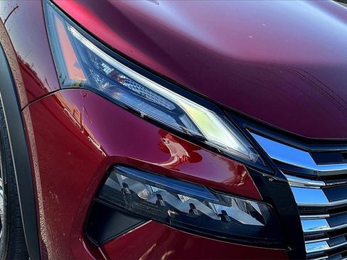 Used 2024 Nissan Rogue SL w/ SL Premium Package image 31