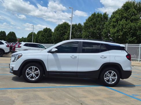 Used 2023 GMC Terrain SLE w/ Driver Convenience Package FWD image 9