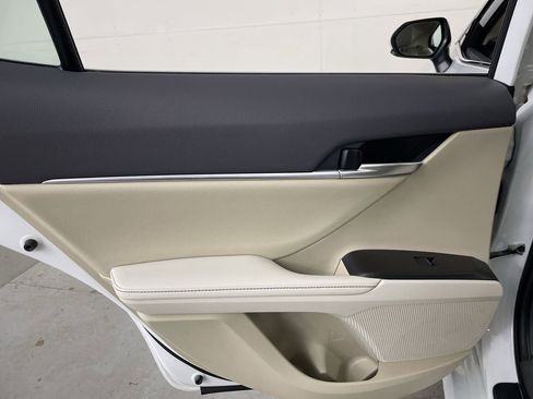 Used 2021 Toyota Camry XLE w/ Carpet Mat Package (TMS) image 20
