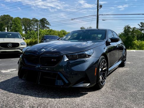 Used 2025 BMW M5 Base AWD 4dr Sedan w/ Executive Package image 4