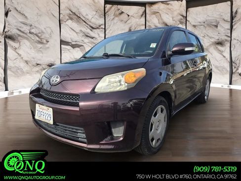 Used 2013 Scion xD image 1