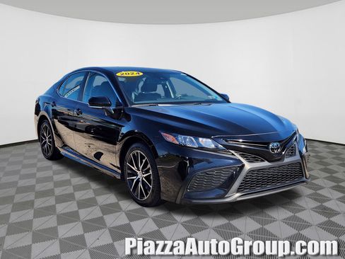 Used 2024 Toyota Camry SE w/ Convenience Package FWD image 1