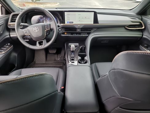 Used 2025 Toyota Crown XLE image 13