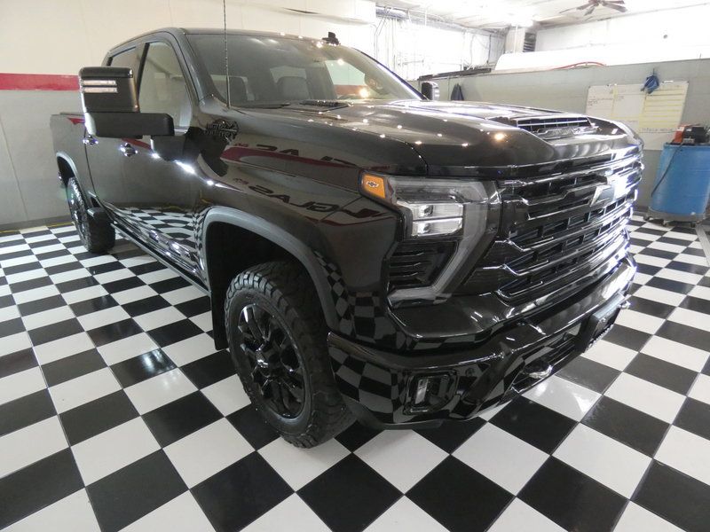 Used 2025 Chevrolet Silverado 2500 High Country w/ Midnight Edition AWD/4WD image 3
