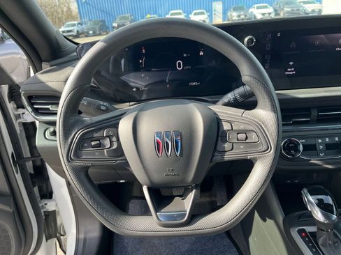 Used 2025 Buick Envista Preferred image 27