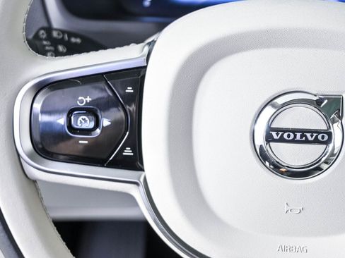 Used 2025 Volvo XC90 T8 Plus w/ Protection Package Premier AWD/4WD image 9