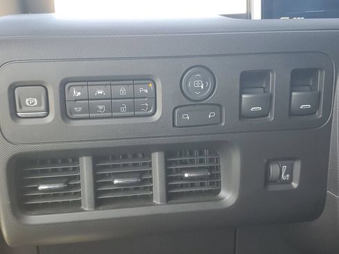 New 2025 Chevrolet Brightdrop 400 w/ Battery Pack, Max Range AWD/4WD image 24