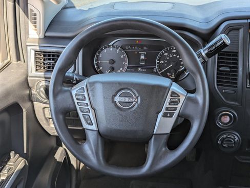 Used 2024 Nissan Titan SV image 19