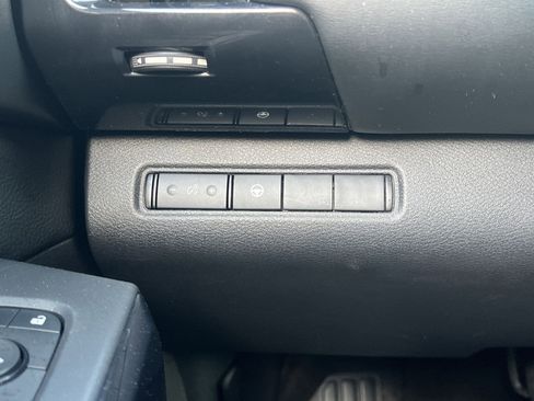 Used 2024 Nissan Pathfinder SV FWD image 11