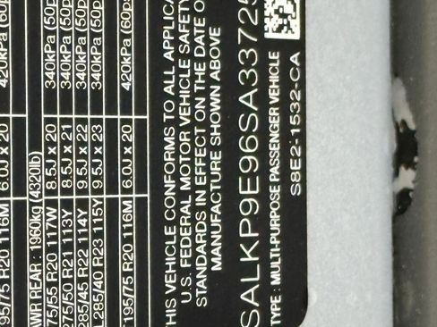 New 2025 Land Rover Range Rover SE image 18