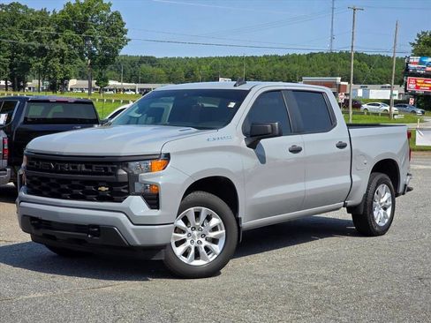 Used 2025 Chevrolet Silverado 1500 Custom RWD image 2
