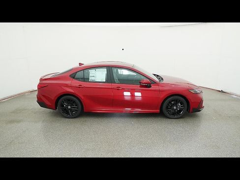 Used 2026 Toyota Camry SE FWD image 31