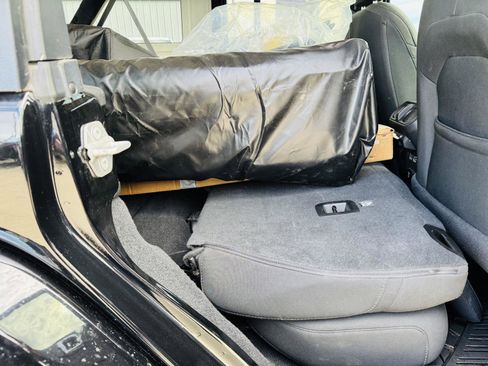 Used 2021 Jeep Wrangler Unlimited Sahara image 24