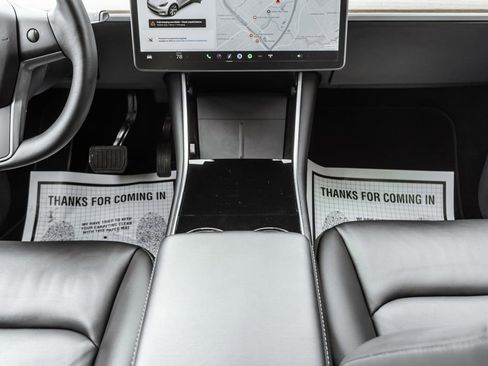 Used 2021 Tesla Model Y Long Range image 11