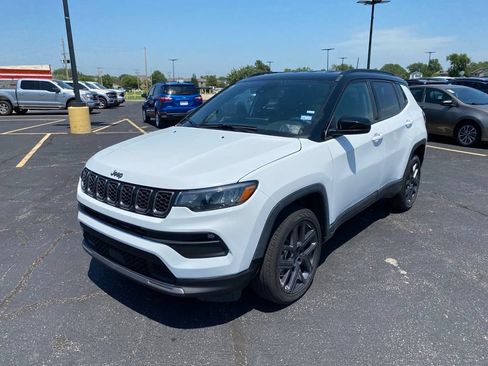 Used 2026 Jeep Compass Limited AWD/4WD image 3