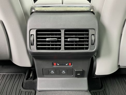 New 2026 Land Rover Range Rover Velar Dynamic SE image 26