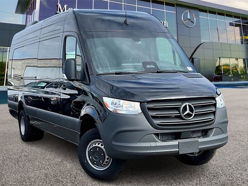 New 2025 Mercedes-Benz Sprinter 4500 image 1