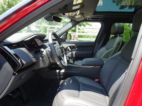 New 2025 Land Rover Range Rover Sport SE image 2