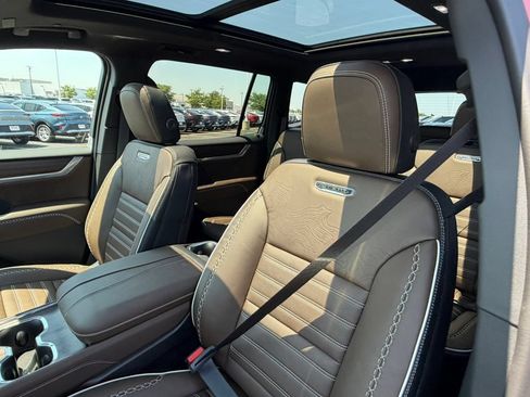 New 2026 GMC Acadia Denali Ultimate AWD/4WD image 30