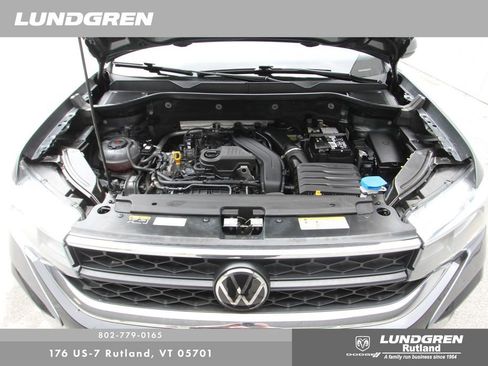 Used 2024 Volkswagen Taos SE AWD/4WD image 32